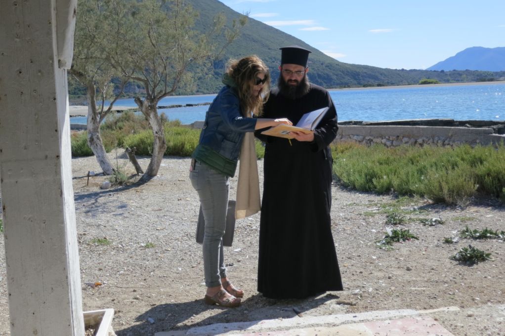 Προσκύνημα της Ελένης Σικελιανού στο νησάκι του Αη Νικόλα