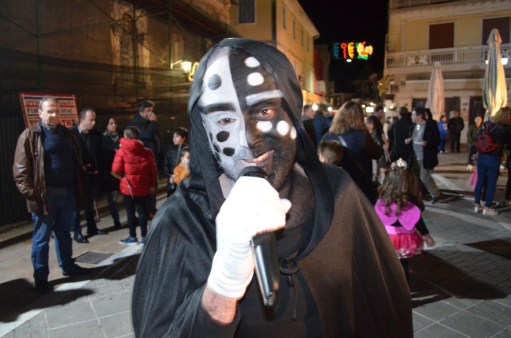 Η πρώτη Καρναβαλική παρέλαση της Τσικνοπέμπτης στη Λευκάδα