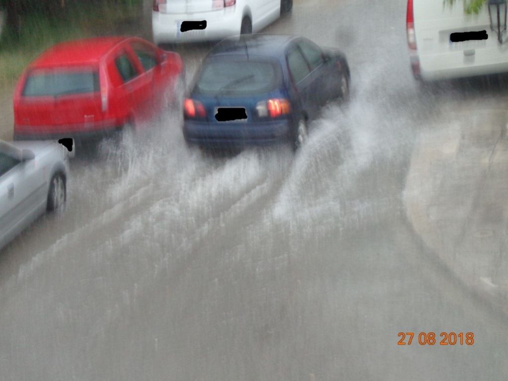 Καταιγίδα τώρα πλημμυρίζει τους δρόμους της Λευκάδας!