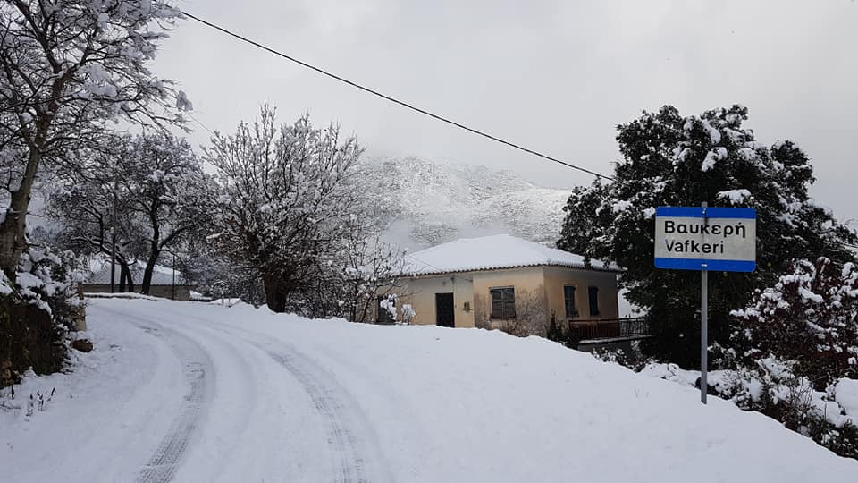 Η Λευκάδα στα λευκά με τα μισά της χωριά αποκλεισμένα