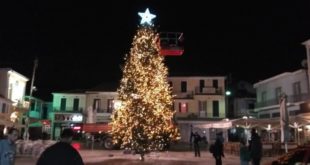 Το πρώτο άναμμα του ψηλότερου Δένδρου της Ελλάδας