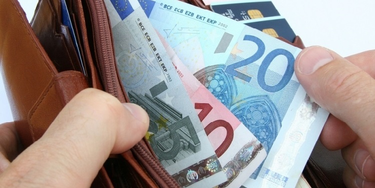 Ξεκινά η διαδικασία για τα 400 Ευρώ σε 168.000 ανέργους