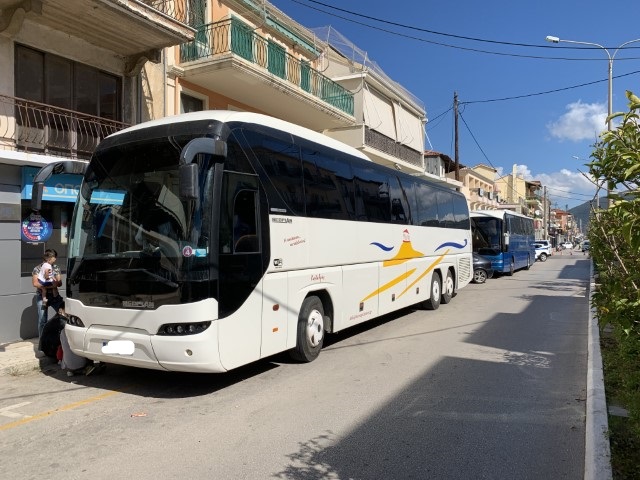 Δυο λεωφορεία με μετανάστες έφθασαν στη Λευκάδα