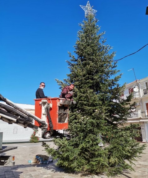 Φωταγώγηση Χριστουγεννιάτικου Δένδρου πλατείας