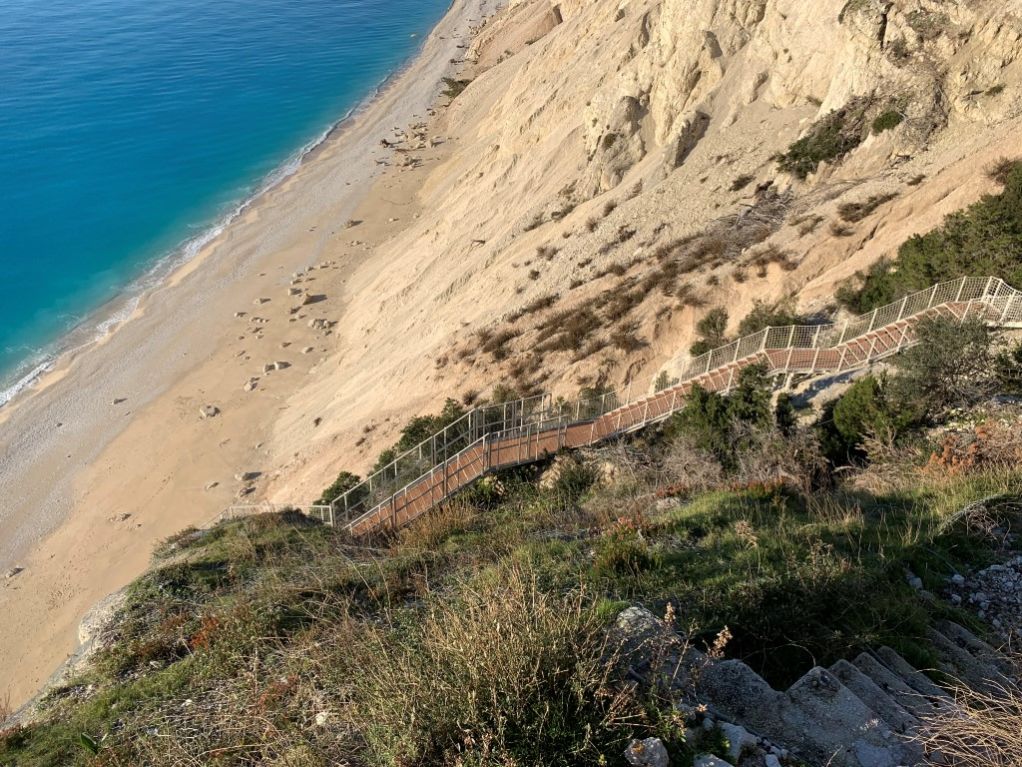 Σκάλα Εγκρεμνών: Είναι κακό στην άμμο να χτίζεις παλάτια…