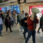 Η λαοθάλασσα της διαδήλωσης απάντησε στις αγωγές και στα εξώδικα