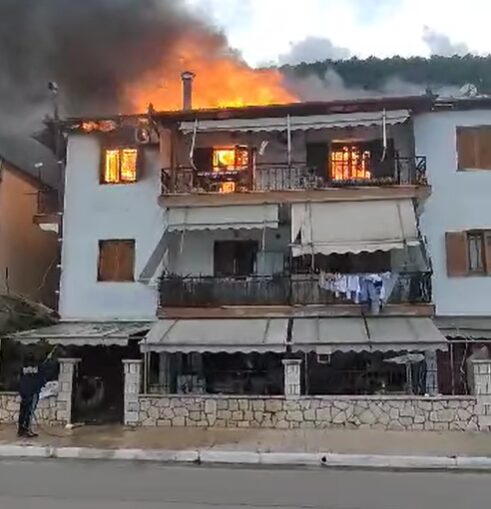 Συμβαίνει τώρα: Πυρκαγιά σε σπίτι στο Βλυχό